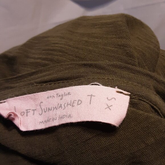 Ann Taylor Sunwashed T SZ XS 💕 - Picture 4 of 6